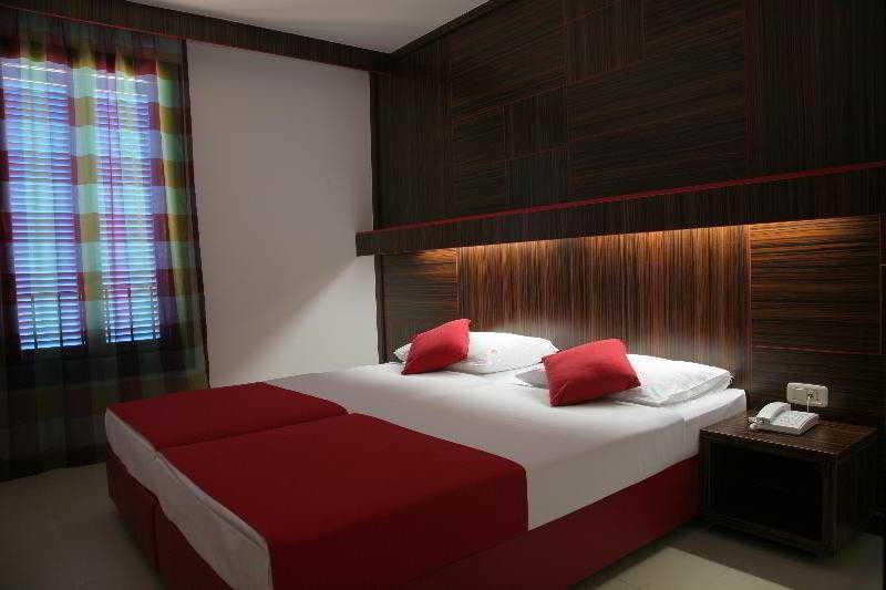 Hotel Slovenska Plaza Standard Budva Ngoại thất bức ảnh